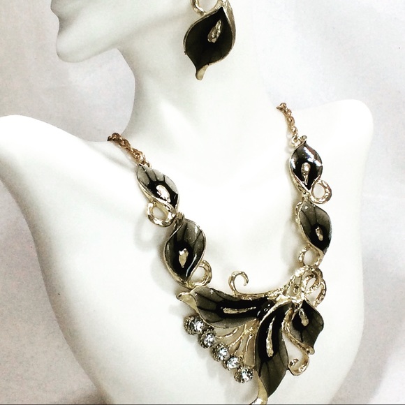 Vintage Jewelry Set - Picture 9 of 15